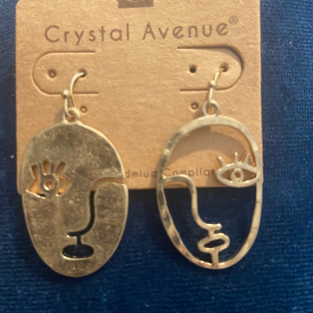 Face Earrings Asymetrical Gold Tone